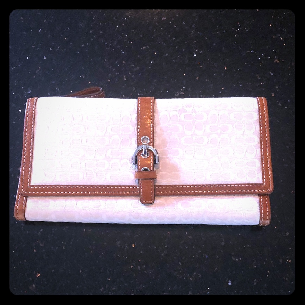 White/tan coach wallet
